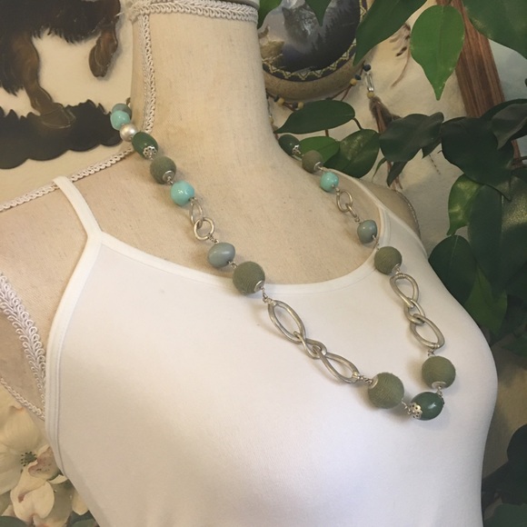 Vintage matte silver multi material bead necklace - Picture 2 of 8